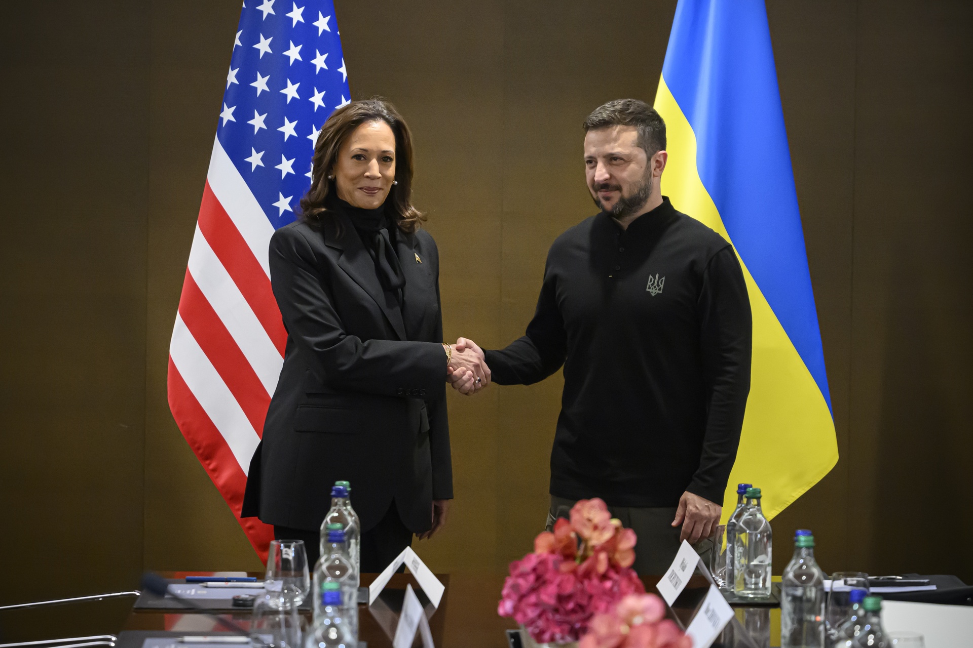 Камала Гарріс та Володимир Зеленський на Саміті миру в Швейцарії (Фото: EPA-EFE/ALESSANDRO DELLA VALLE / POOL EDITORIAL USE ONLY EDITORIAL USE ONLY)