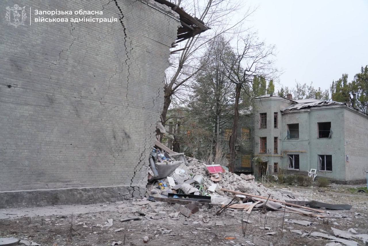 Росія вгатила КАБами по Запоріжжю: десятки постраждалих і один загиблий – фото, відео
