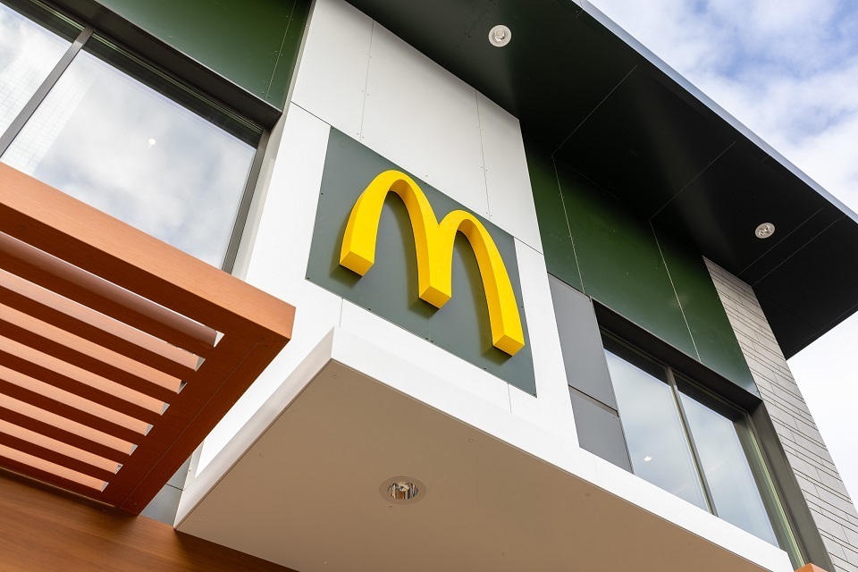 McDonald's внедряет ИИ в ресторанах по всему миру