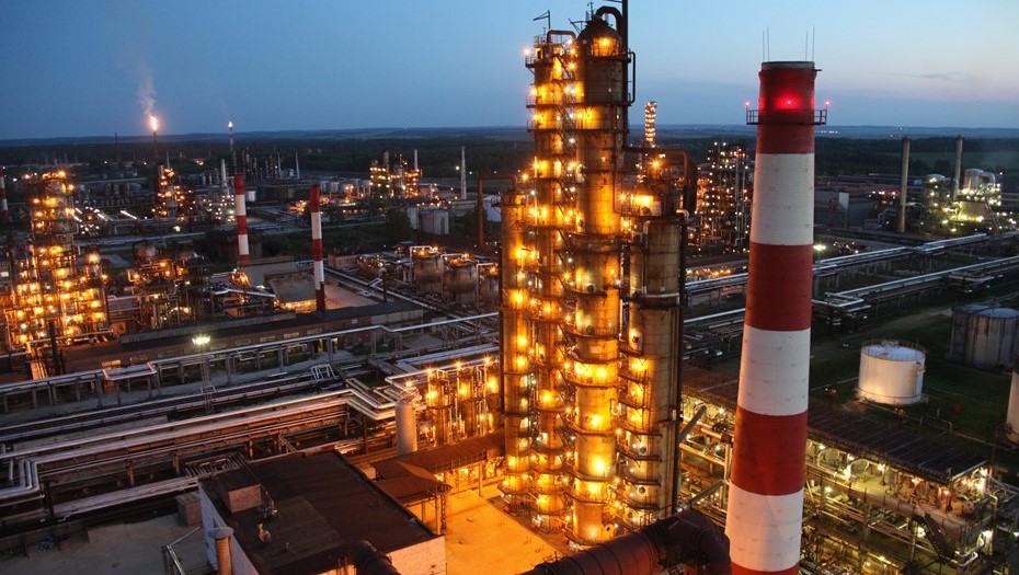 Россияне заявили о дроновой атаке на Рязань, где находится один из крупнейших НПЗ – видео