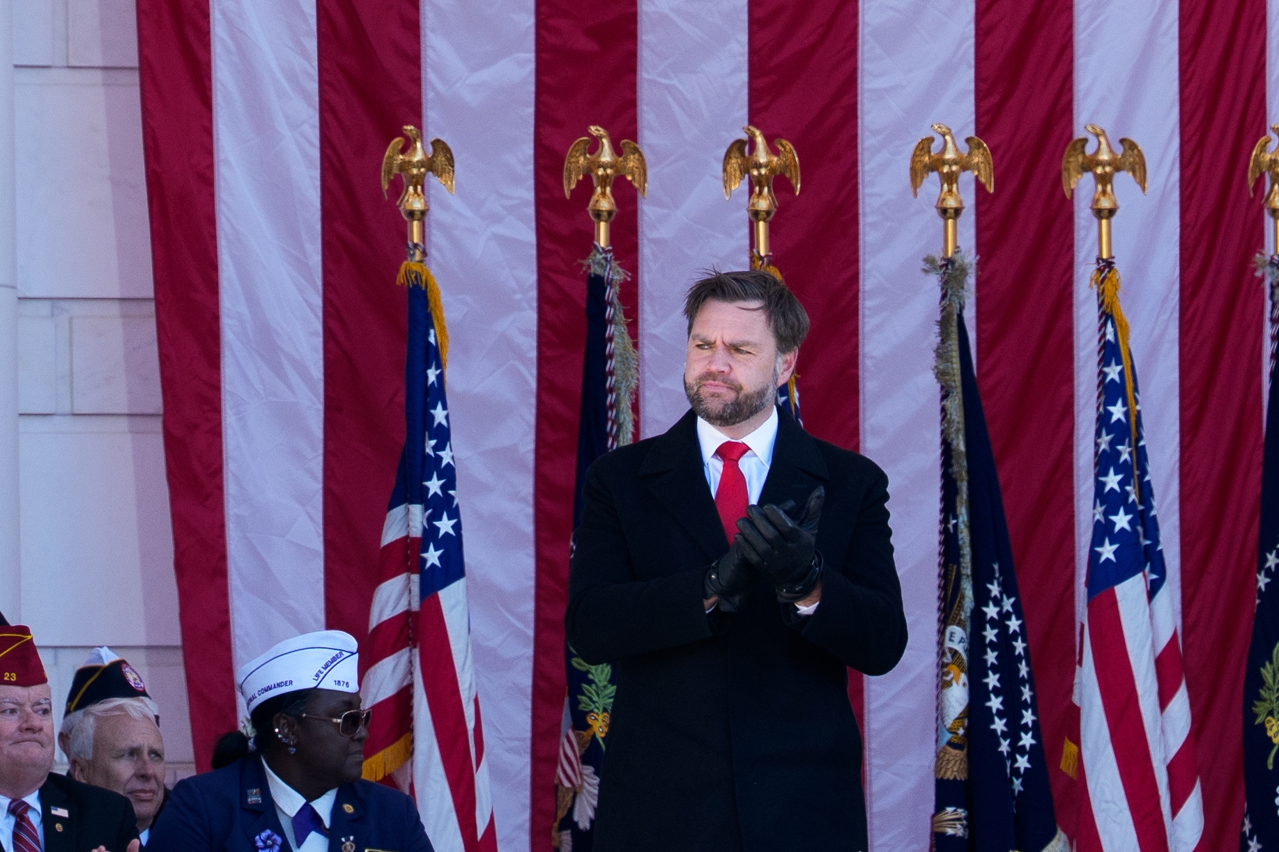 "Агрессивная дипломатия". Вэнс объяснил, почему Трамп продолжает диалог с Путиным