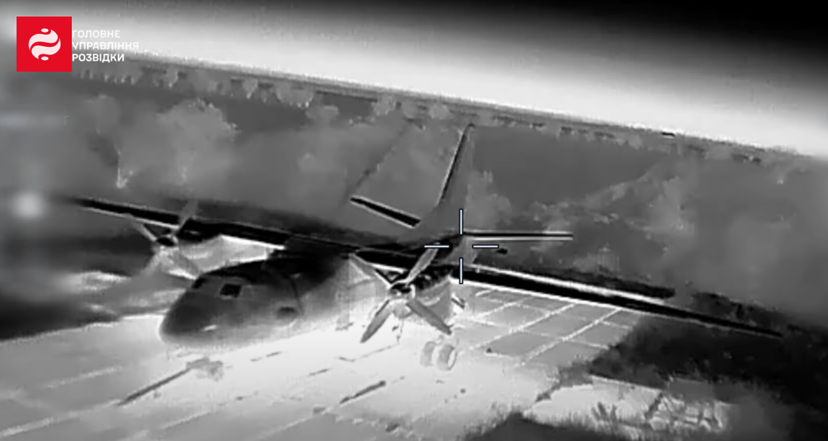Спецпризначенці ГУР спалили у Криму два російські літаки Ан-26 – відео