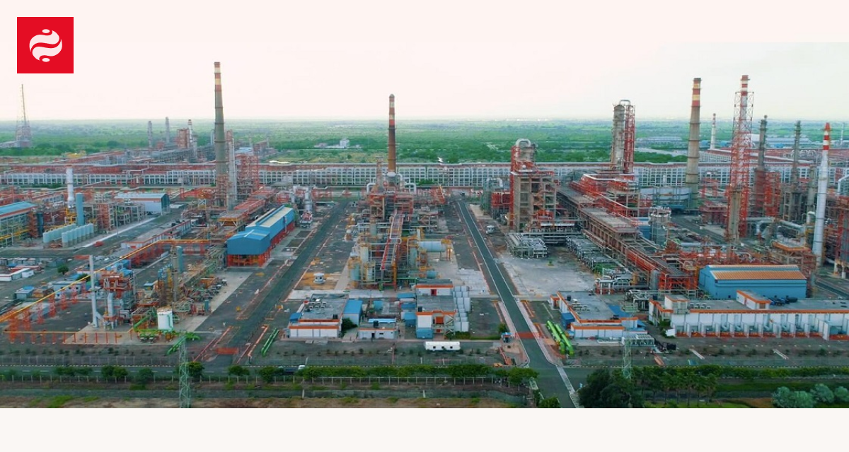 Bloomberg: Индийское правительство помогает местному НПЗ Роснефти в обходе санкций ЕС