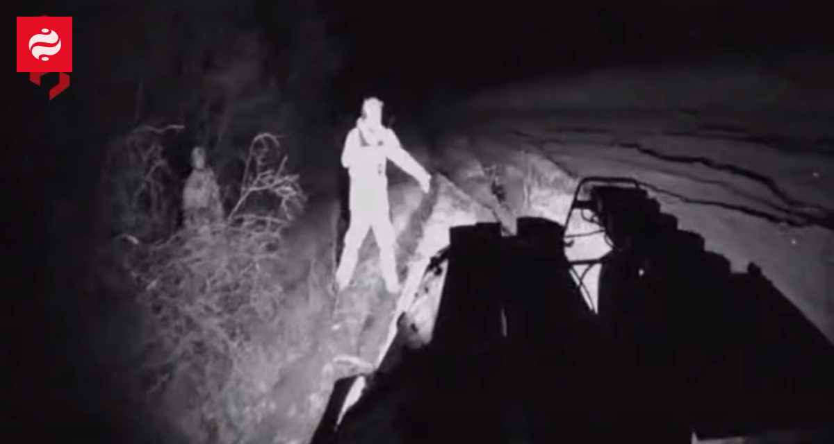 Бронекапсула захистила пораненого воїна від удару FPV-дрона під час евакуації – відео