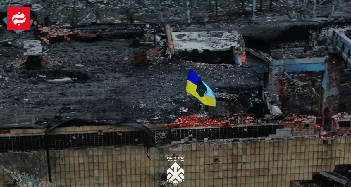 Захисники встановили прапор України над мерією Куп'янська – відео