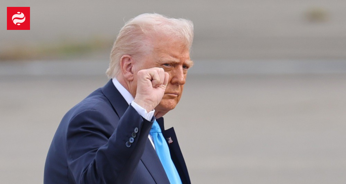 Трамп вилаявся і показав середній палець працівнику заводу Ford – відео